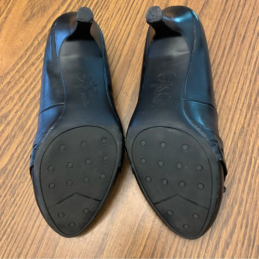 Life Stride Passion Black Ruffle Pumps Size 7